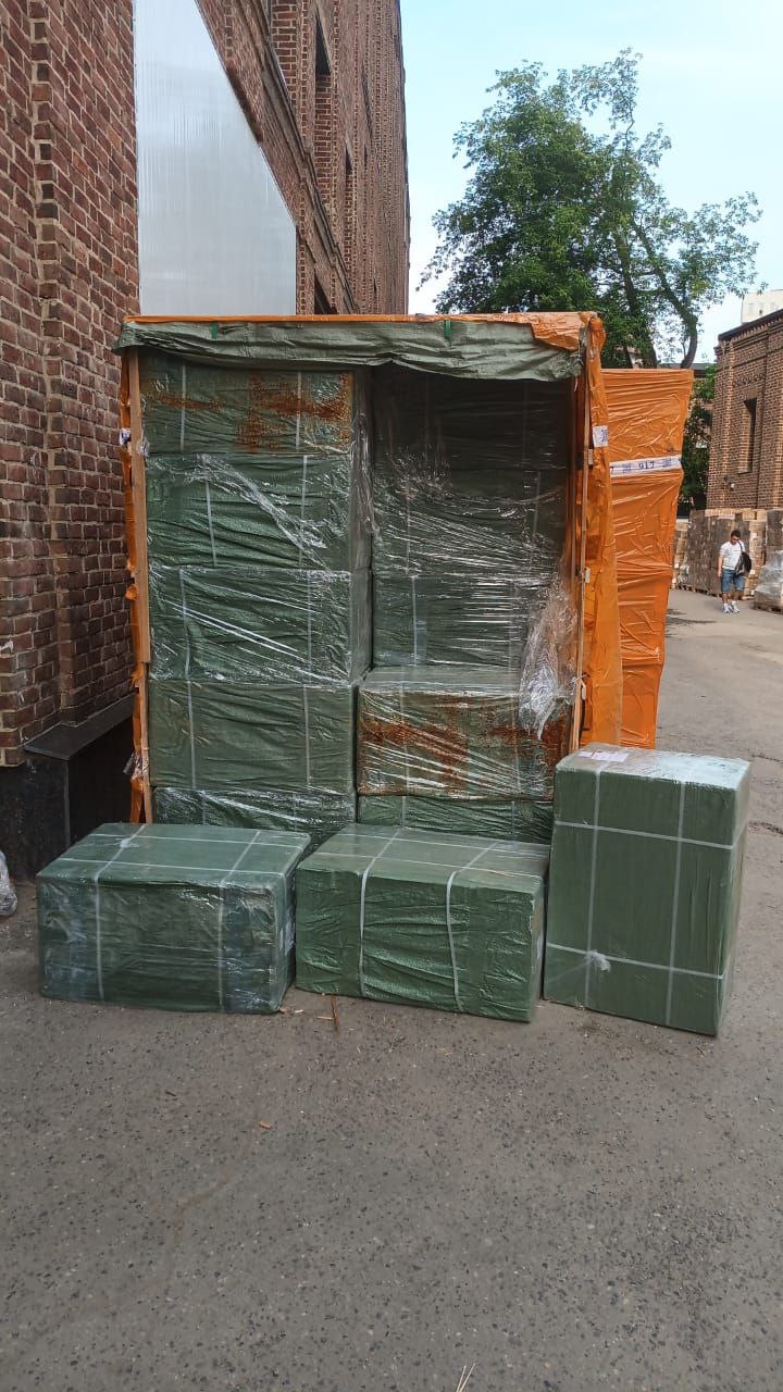 Команда специалистов PACK4RU по упаковке и отгрузке товаров на склады ВБ и Ozon